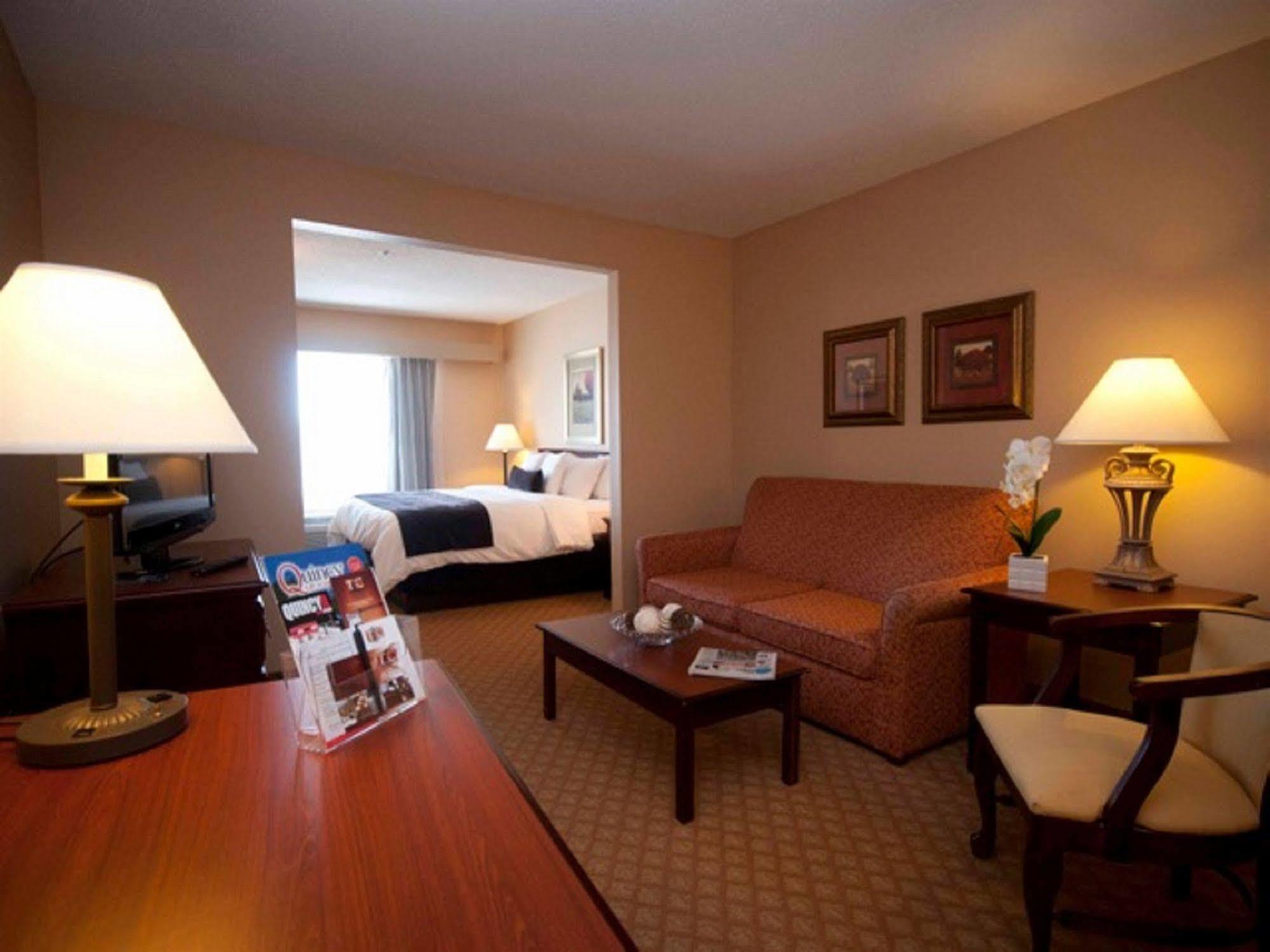 Town & Country Inn And Suites Quincy Exterior foto